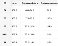 Pantalón palazzo negro con bordados de flores en color dorado.