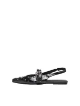 Ballerinas negras de cuero sintético con punta fina, tira ajustable con hebilla y apliques de tachas plateadas.