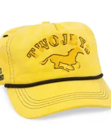 Gorra amarilla con visera curva, con logo de un caballo salvaje y texto "TwoJeys" bordado en negro.