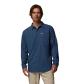 Camisa de manga larga color arena de la marca Columbia, modelo Silver Ridge. Cuenta con dos bolsillos frontales con solapa y cierre de botón, tecnología Omni-Shade™ UPF 50 para protección solar, Omni-Wick™ para absorción de la humedad y ventilación en la espalda.