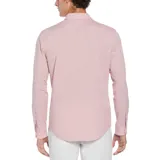 Camisa rosada de manga larga con efecto “crinkle” y tintura en prenda (sobreteñida) para un look gastado y relajado.