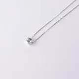 Conjunto de collar y dije en plata 925 con topacio celeste engarzado.