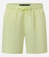 Bermuda masculina de microfibra color amarillo pálido, con cintura elástica ajustable mediante cordón y bolsillos laterales.