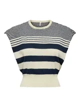 Top tejido sin mangas con cuello redondo y corte regular. Diseño a rayas horizontales en color crema y azul marino. Confeccionado en punto plano, combina confort, flexibilidad y un look limpio, ideal para usar en cualquier temporada.