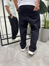 Pantalón de jogging negro de algodón con corte oversize.