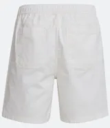 Bermuda celeste de sarga con cintura elástica ajustable con cordón, bolsillos laterales y traseros, y etiqueta con logo en la parte inferior.