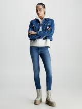 Jeans skinny de tiro alto color azul medio vintage, confeccionados en denim de algodón elástico con fibras recicladas.