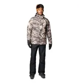 Campera Columbia Whirlibird V para hombre, con estampado camuflado en tonos beige y gris. Cuenta con tecnología Omni-Tech™ impermeable y transpirable, forro termorreflectante Omni-Heat™ y aislamiento Thermarator™.