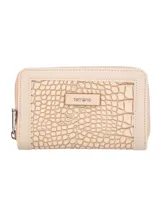 Monedero beige con textura símil piel de cocodrilo, cierre perimetral con cremallera y logo metálico de la marca Terrano.