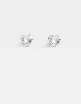 Par de aros pasantes plateados con forma de corazón y cubic zirconia, con cierre de tope a presión.