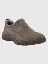 Zapato slip on marrón de cuero con suela Spinal diseñada para distribuir el peso corporal y mejorar la postura.