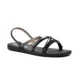 Ojotas Ipanema Gisel negras con tiras finas cruzadas y logo de la marca en la tira lateral.