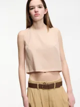 Top sin mangas color azul, con cuello redondo y botones en la espalda.