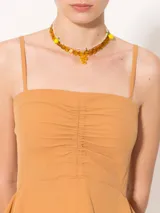 Top strapless color azul marino confeccionado en poplin 4way con frunce en el delantero. Tiene breteles regulables y faldón que termina en forma de quilla. El acceso es mediante cierre invisible en la espalda.