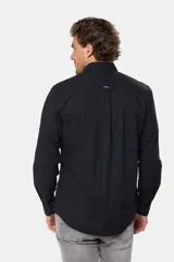 Camisa de manga larga azul marino, confeccionada en algodón, con bolsillo en el pecho y presilla en las mangas.