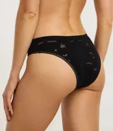 Kit de dos bombachas bikini sin costuras, una color lila claro y otra negra, ambas con textura y calce cavado.