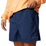 Short de baño negro Columbia Backcast III con tecnología Omni-Shade™ UPF 50, de secado rápido, con cintura elástica ajustable con cordón, bolsillos laterales de malla, bolsillo trasero con cremallera y forro interior de malla.