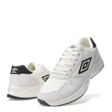 Championes urbanos Umbro color blanco con detalles en negro, confeccionados en cuero sintético y tela.