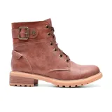 Bota de caña media color marrón, con cordones y hebilla decorativa.
