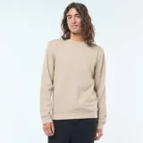 Buzo color beige liso de cuello redondo y manga larga con puños y ruedo acanalados.