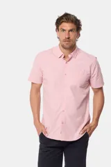 Camisa de manga corta a cuadros color rosado, modelo slim con bolsillo, confeccionada 100% en algodón.