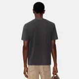 Camiseta de corte regular, color negro con efecto gastado (acid wash), con estampado frontal en tipografía cursiva de color rojo y amarillo con efecto degradado.