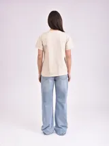Remera celeste de algodón con estampado de flor y texto "Real View".