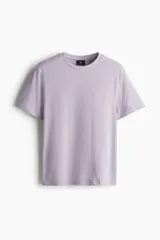 Remera lila de algodón de corte estándar con cuello redondo ribeteado y bajo recto.