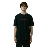 Remera negra de corte holgado con estampado frontal en color rojo que dice "FORMER" y debajo en tipografía más pequeña "NOT WHAT IT'S LIKE".