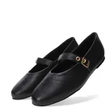 Balerinas de cuero negro con punta redondeada y tira sobre el empeine con hebilla dorada.