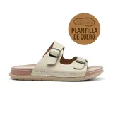 Sandalia casual de cuero color beige con plantilla de cuero, dos tiras anchas con hebillas metálicas ajustables y suela de goma.
