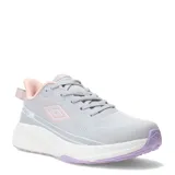 Championes deportivos Umbro Storm para mujer, diseñados con una parte superior de malla transpirable en color gris y detalles en rosado y lila. Poseen una entresuela blanca con tecnología de amortiguación y suela de goma para mayor tracción.