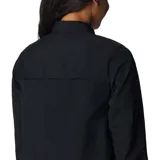 Camisa negra de manga larga para mujer, marca Columbia, modelo Silver Ridge 3.0. Confeccionada con tejido de secado rápido y protección solar UPF 50.