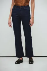 Pantalón de jean de tiro alto, calce recto y lavado estático azul.