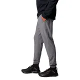 Pantalón jogger negro de hombre, marca Columbia, con tecnología Omni-Shield resistente al agua y a las manchas, cintura elástica ajustable con cordón, bolsillos delanteros, dobladillo elástico y detalles reflectantes.