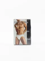 Pack de tres slips negros de algodón elástico con cintura elástica con logo Calvin Klein.