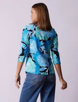 Remera de algodón estampada, marca Ruby Rd. Manga ¾ y escote cuadrado.