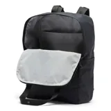 Mochila Columbia negra de 18 litros, con doble asa de mano y tiras acolchadas para la espalda. Tiene un compartimento principal con cierre, funda interna para laptop de hasta 15 pulgadas, bolsillo externo con cierre y bolsillo lateral para botella de agua.