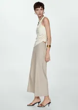 Pantalón crop color beige de tejido mezcla de lino, diseño wideleg y cintura elástica.