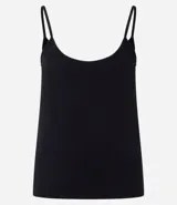 Blusa de bretel fino confeccionada en malla de algodón peruano, con escote redondo y sin estampa.