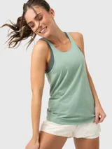Musculosa verde agua con espalda deportiva y corte holgado.