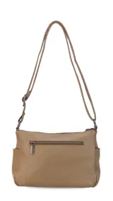 Bandolera color marrón de cuero sintético, con correa larga regulable y dos bolsillos frontales con cierre. Interior espacioso con bolsillos organizadores.