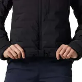 Campera color borgoña con cierre frontal, bolsillos laterales con cierre y logo de la marca en el pecho.