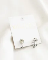 Par de caravanas plateadas con clip y cristal facetado.