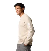 Buzo Columbia de hombre, color beige claro, con cuello redondo, puños y dobladillo acanalados. Logo de la marca estampado en blanco en el pecho y en la manga izquierda.