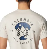 Remera negra de algodón orgánico, con cuello redondo y logo de Columbia estampado en el pecho.