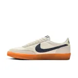 Zapatillas urbanas Nike Killshot 2 de cuero color crema con detalles en azul marino y suela de goma color caramelo.