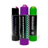 Bufanda tejida con diseño jacquard en verde, negro, blanco y violeta. Incluye un marcador solid mixeado para graff.