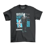 Remera negra de algodón con estampado del personaje Michael Scott, incluyendo citas icónicas de la serie.