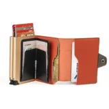 Billetera doble de cuero marrón con detalles en rosa. Cuenta con doble caja de aluminio con sistema de deslizamiento para tarjetas, clip para billetes y espacio adicional para documentos.